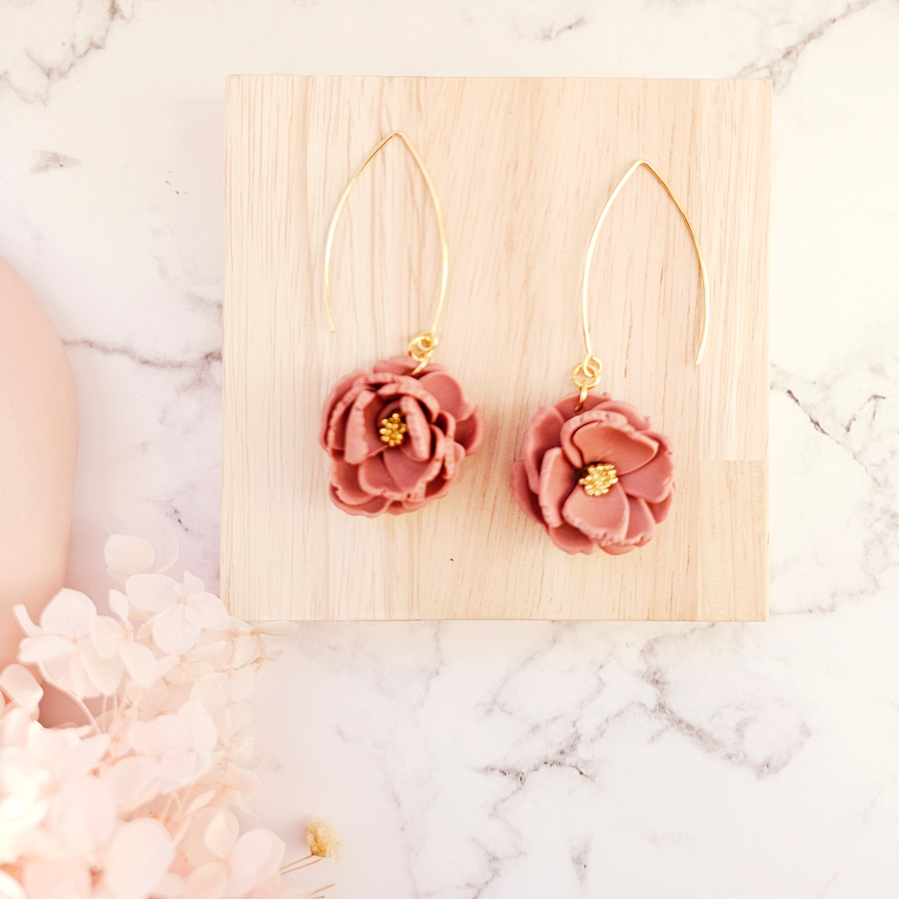 Clay flower hooks gold